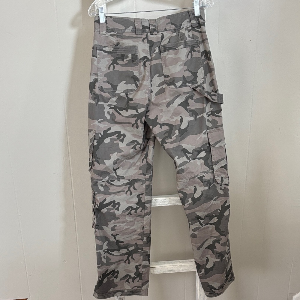 Abercrombie & Fitch Camouflage Straight Leg Pants - Picture 7 of 7